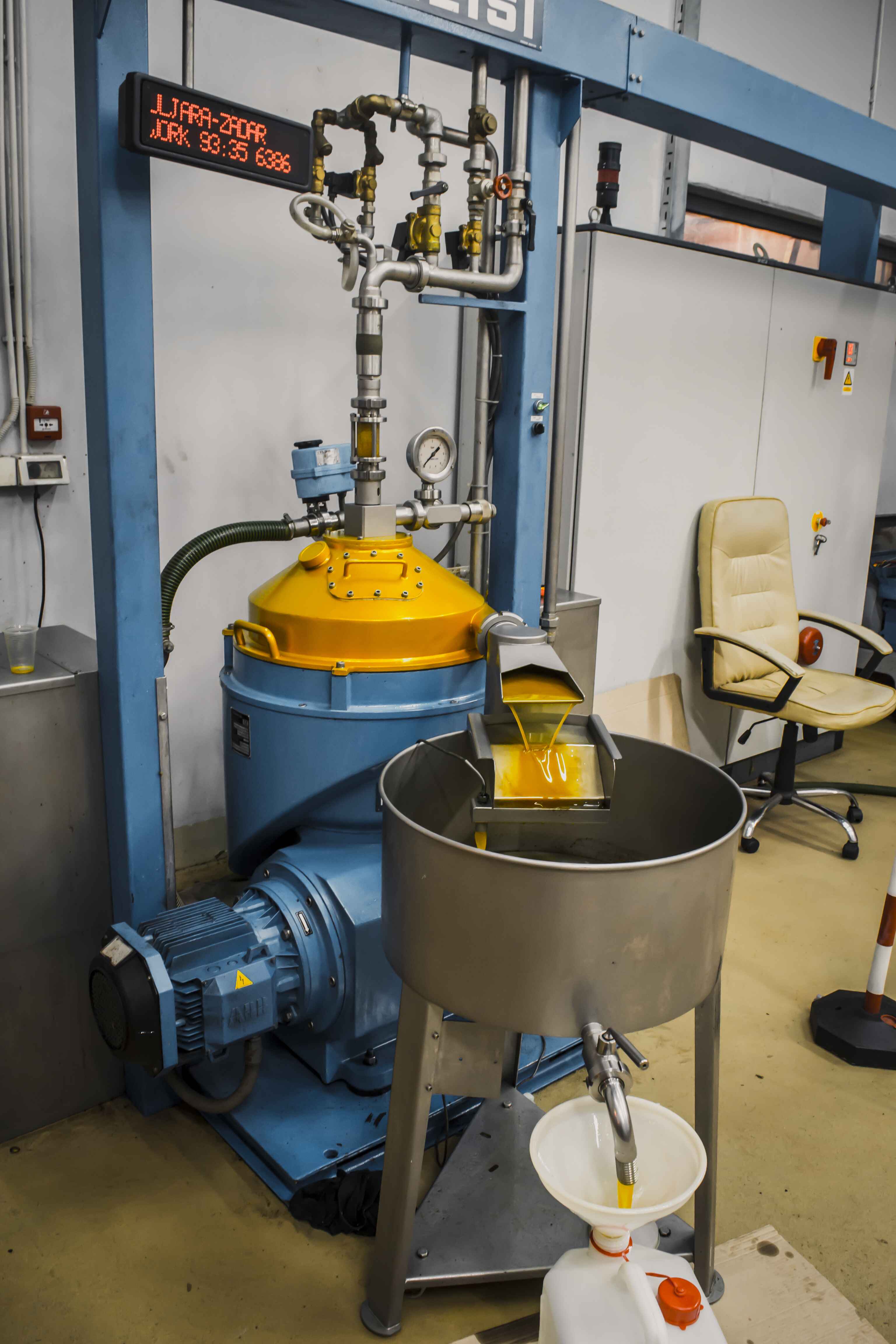 How Purifiers and Clarifiers Work (Centrifugal Separators)